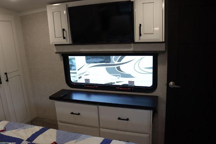 Used 2024 Jayco Pinnacle 37MDQS