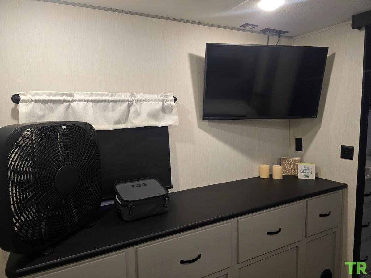 Used 2023 Forest River Vibe 34XL Travel Trailer – Used Only 3 Times – Excellent Condition – Many Extras