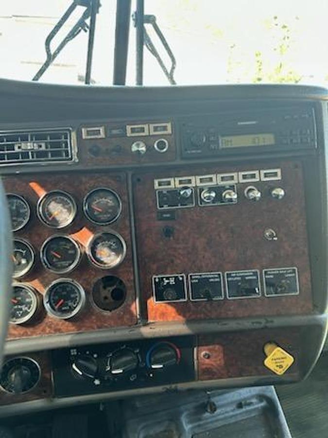 Used 2005 Kenworth T800 Dump Truck