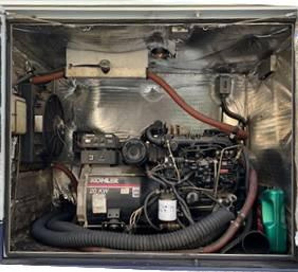 Used 2015 Kenworth T370 Truck with Box & Generator