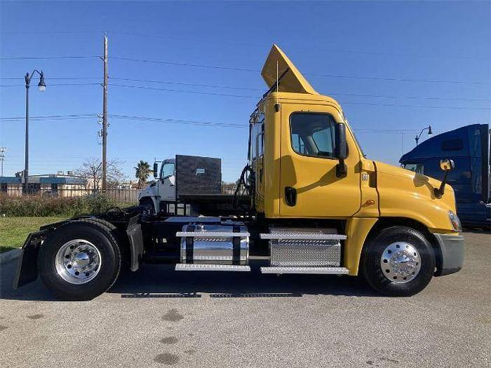 Used 2015 Freightliner Cascadia