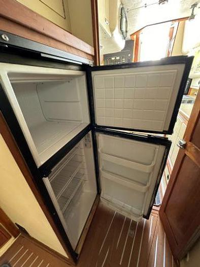 Used 2007 Albin Command Bridge 35