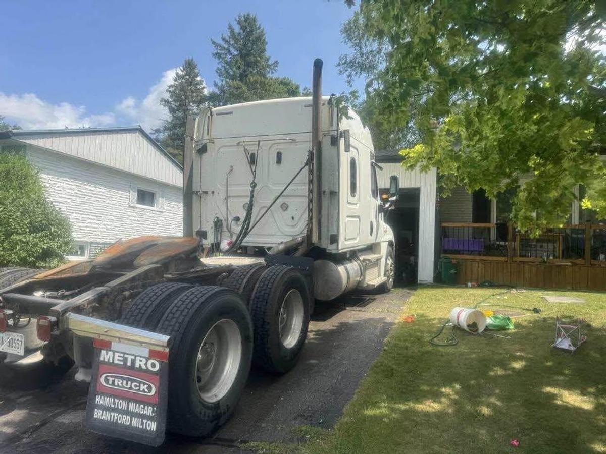 Used 2020 Freightliner Cascadia