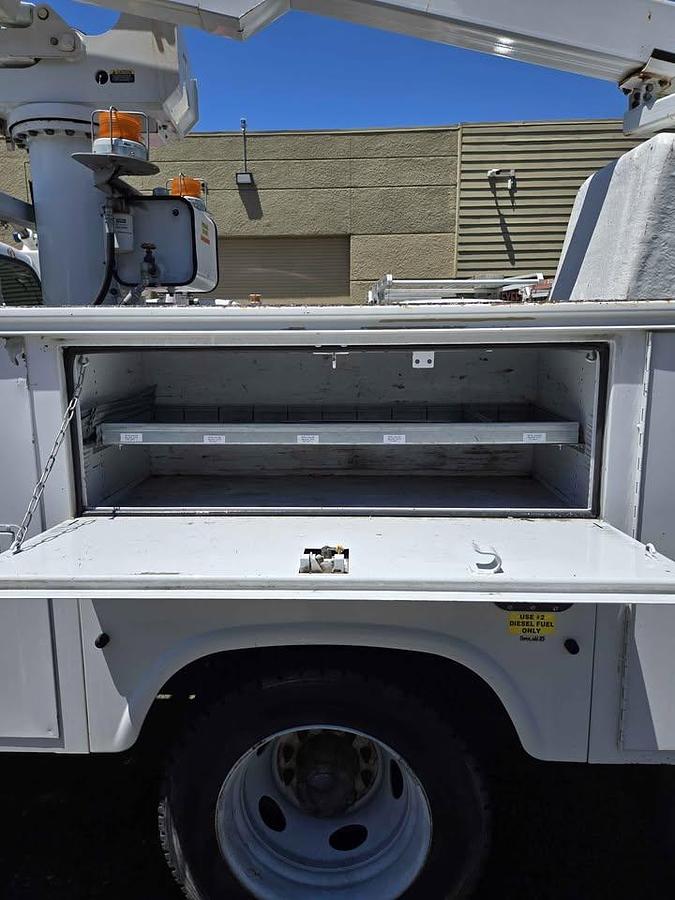 Used 2006 Ford F450 Super Duty Bucket Truck