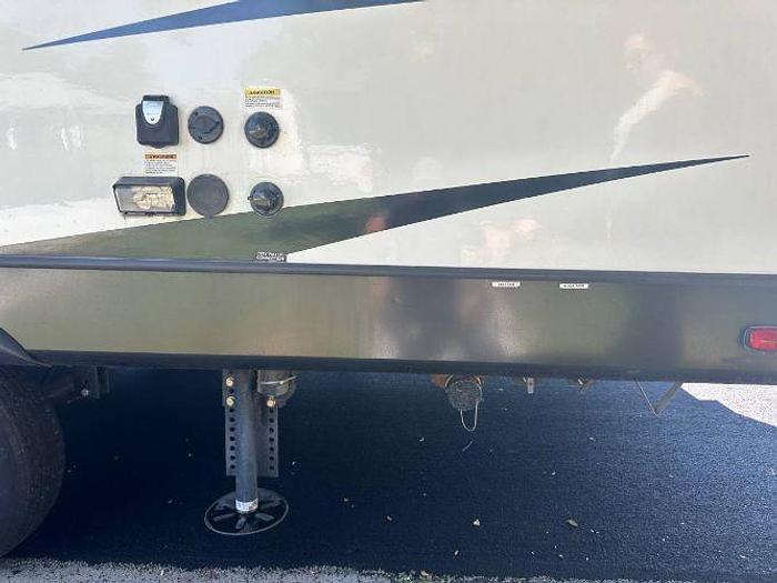 Used 2018 Dutchmen Kodiak Ultimate 240BHSL