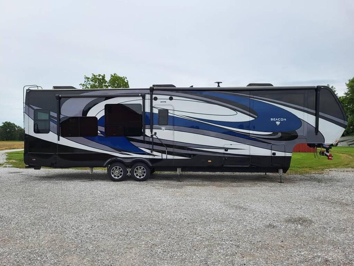 Used 2020 Vanleigh Beacon 39 RLB Fifth Wheel