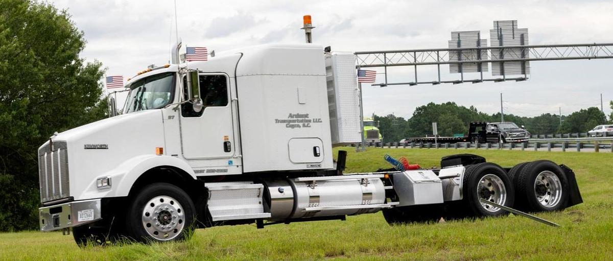 Used 2015 Kenworth T800 Semi Truck