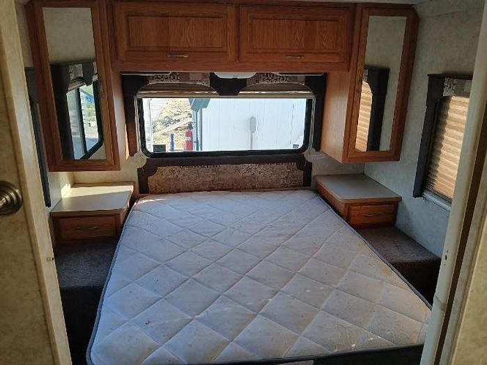 Used 2004 Four Winds Hurricane