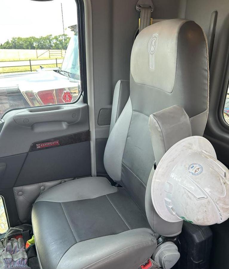 Used 2025 Kenworth W900l