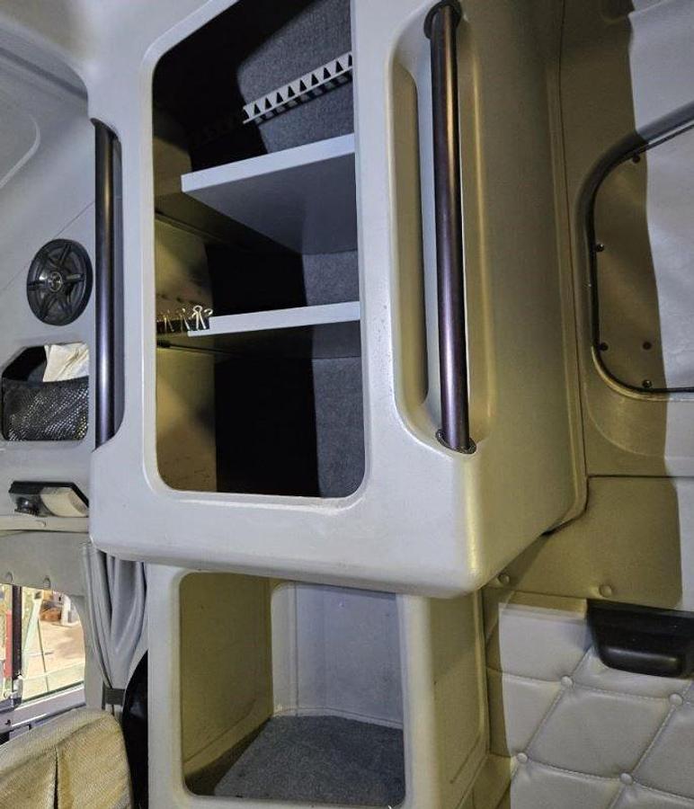 Used 1998 FREIGHTLINER FLD132 CLASSIC XL