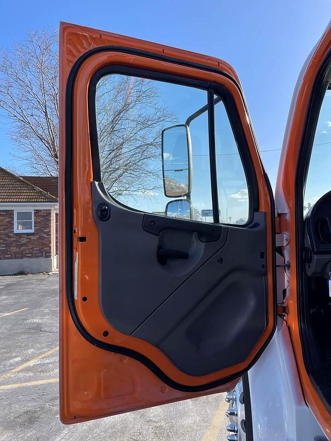 Used 2015 Freightliner M2