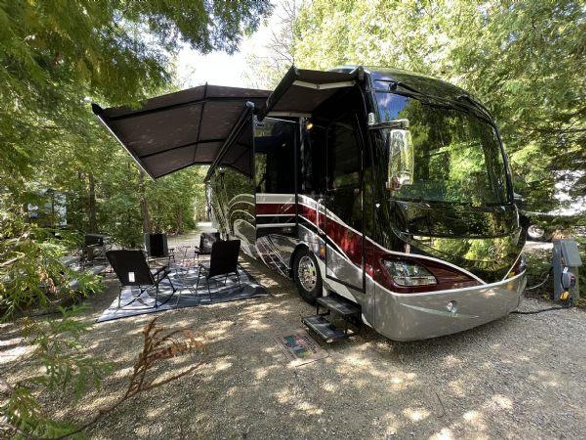 Used 2017 American Coach American Revolution 42P Class A Motorhome