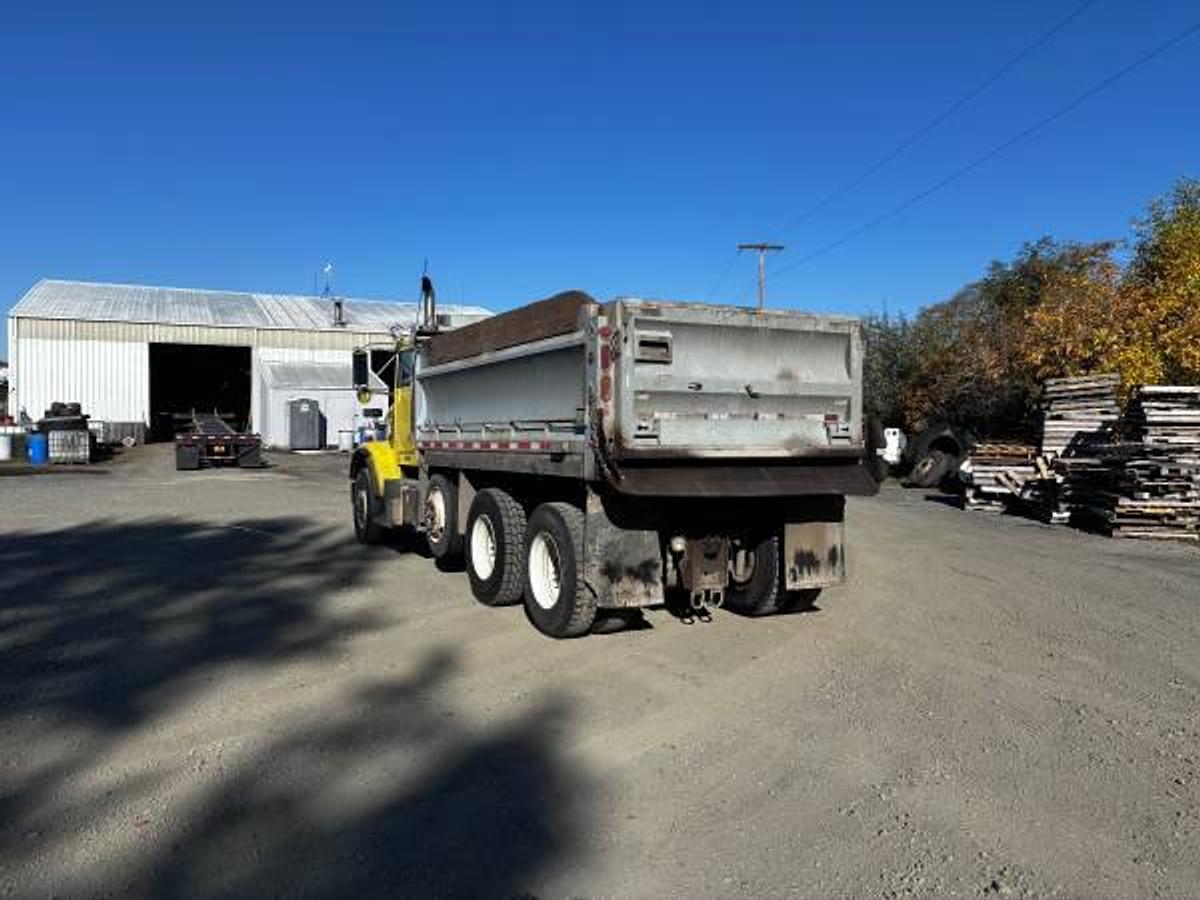 Used 2007 Freightliner FLD120SD Tri-Axle Dump Truck