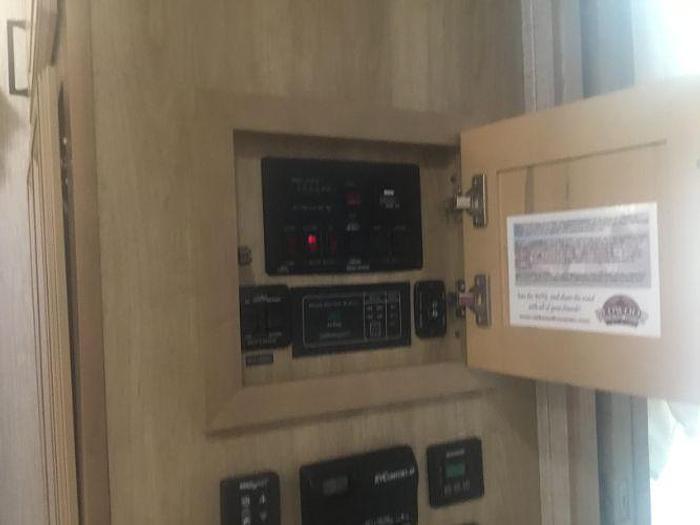 Used 2017 Crossroads Redwood RW4120GK