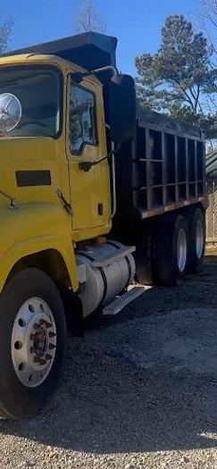 Used 2005 Mack CHN613