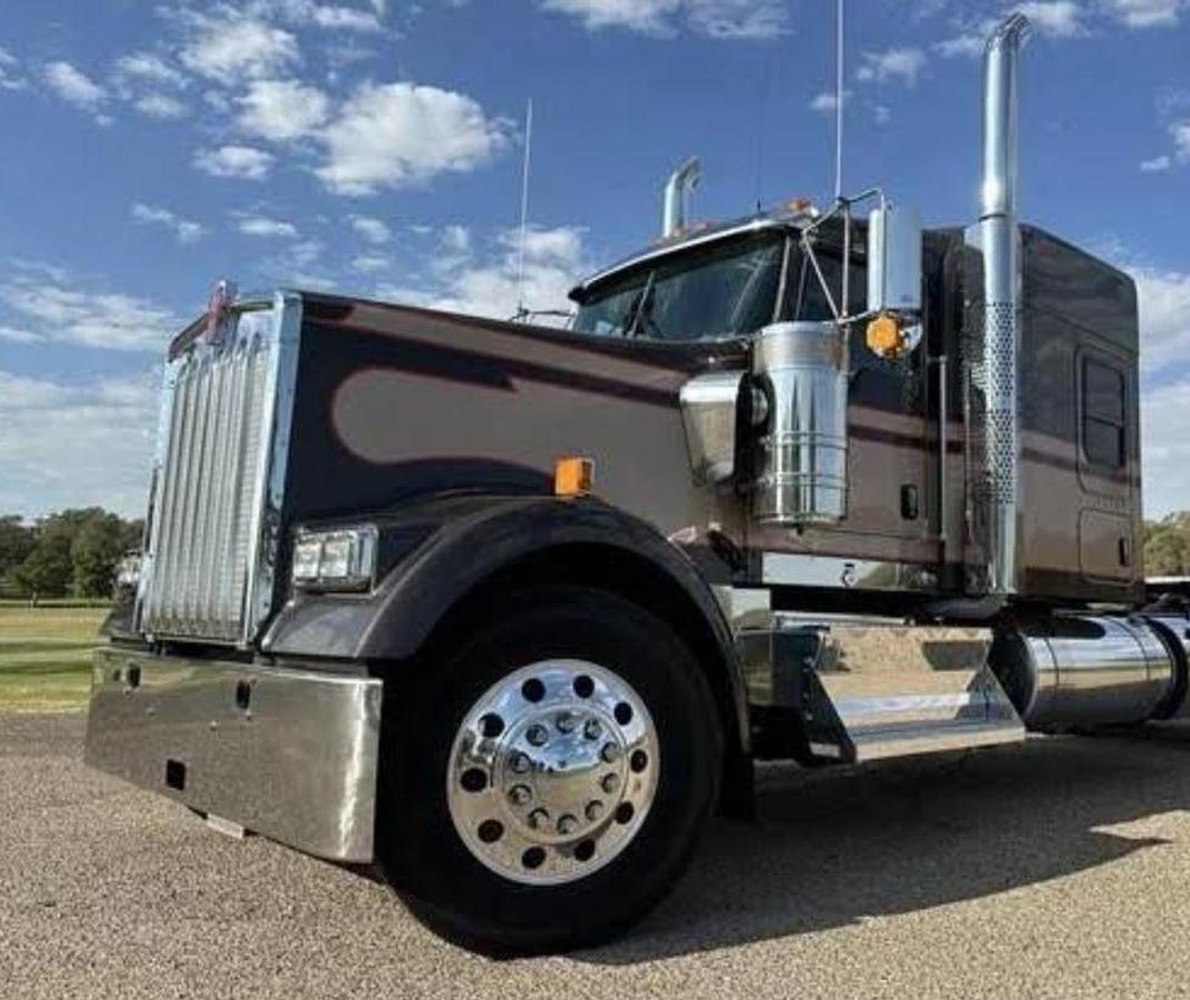 Used 2025 Kenworth W900L