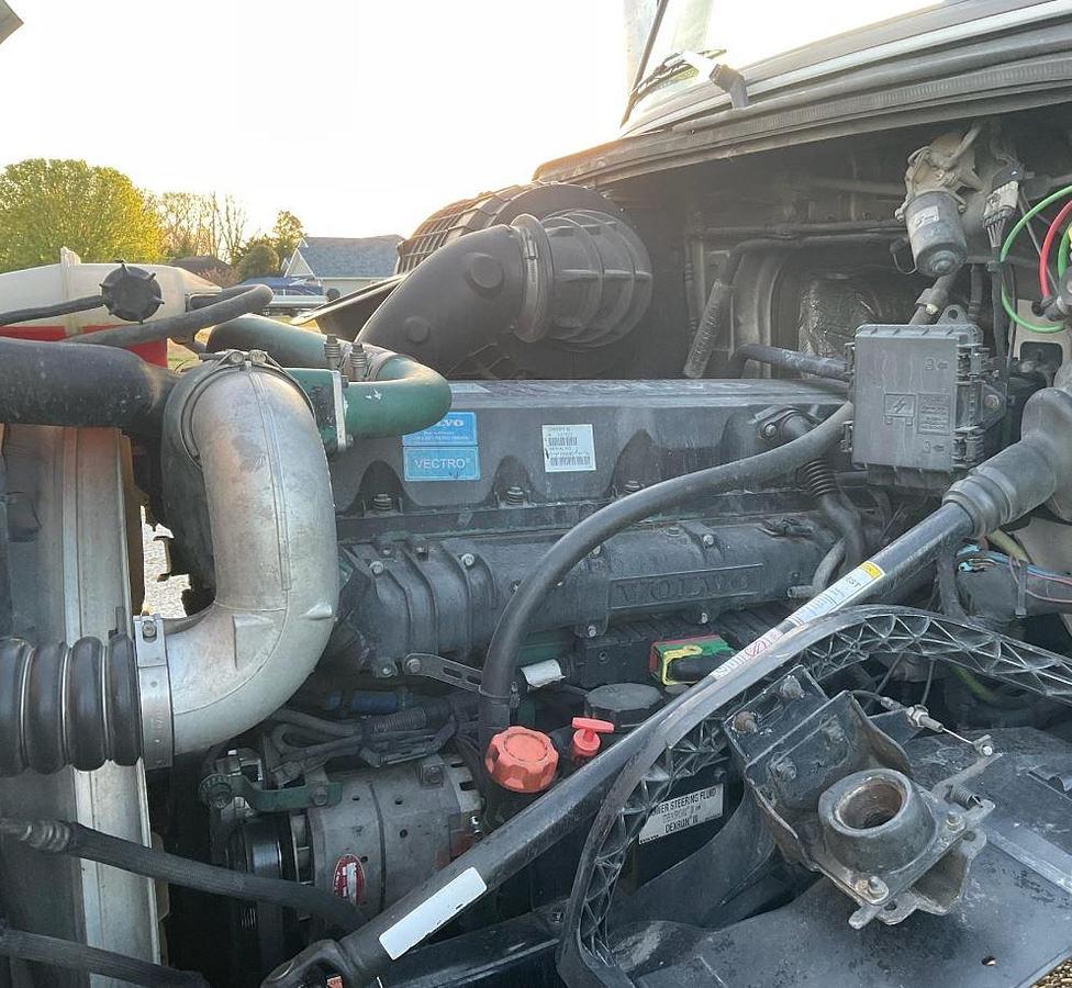 Used 2013 Volvo VNL64T670