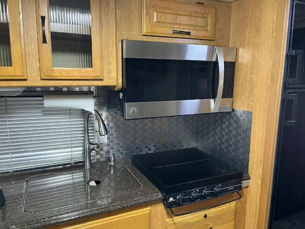 Used 2008 Coachmen Cross Country 382DS Class A Motorhome