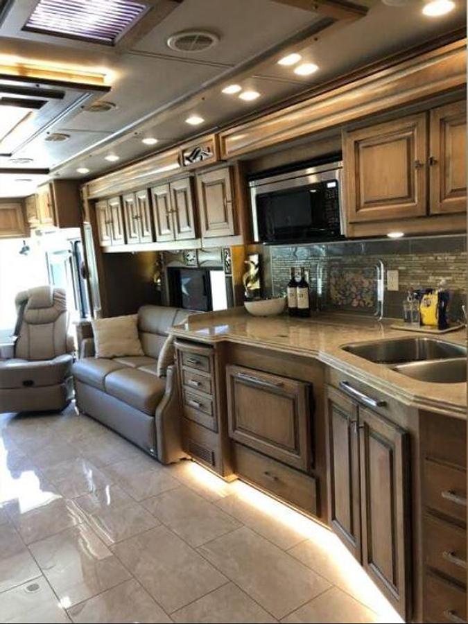 Used 2018 Tiffin Phaeton 40QBH Class A Motorhome