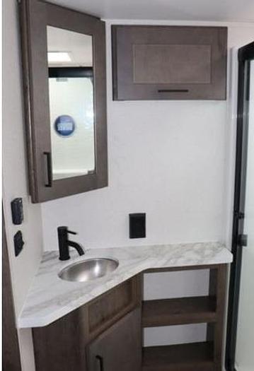 Used 2022 Alliance RV Valor 40V13