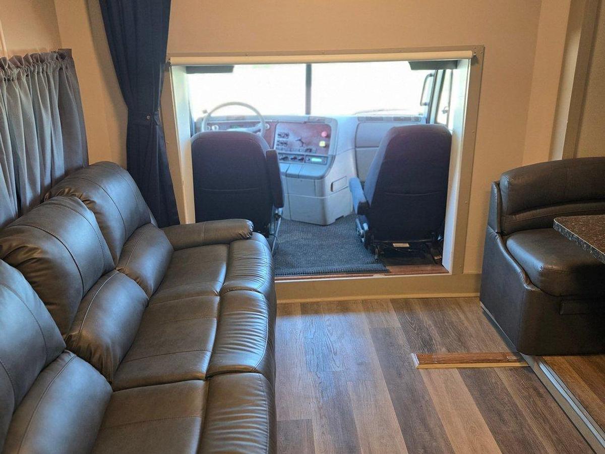 Used 2001 Freightliner Columbia Toterhome