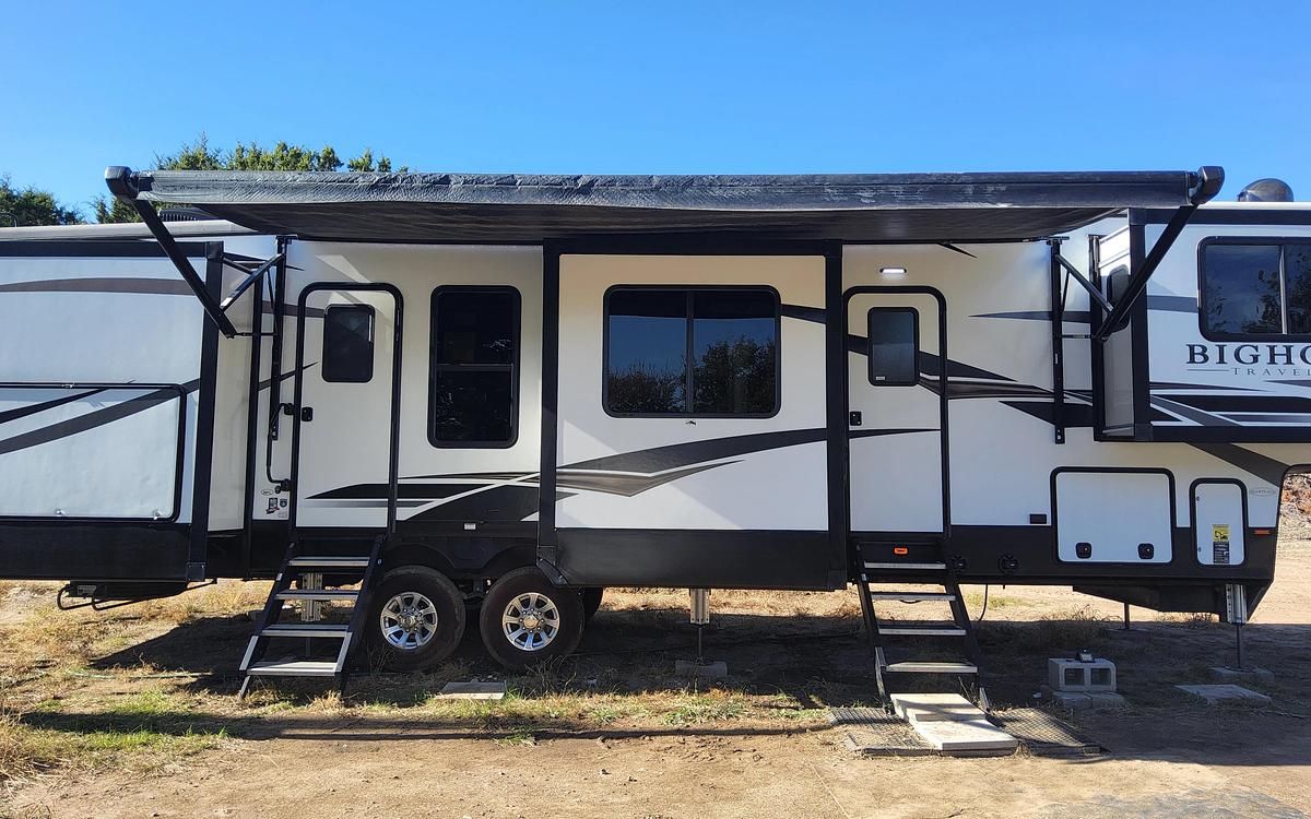 Used 2020 Heartland Bighorn Traveler 38FL Fifth Wheel