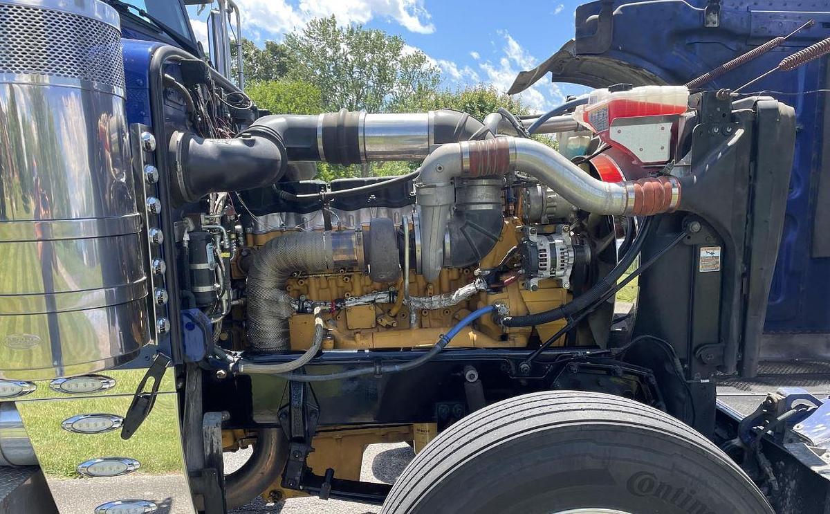 Used 2016 Peterbilt 389 with trailer