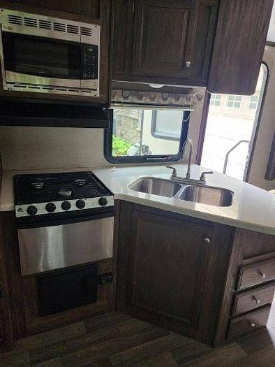 Used 2017 Keystone Cougar Xlite 28RLS