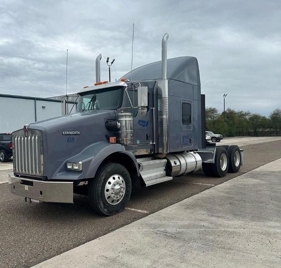 Used 2018 Kenworth T800 Sleeper Semi Truck