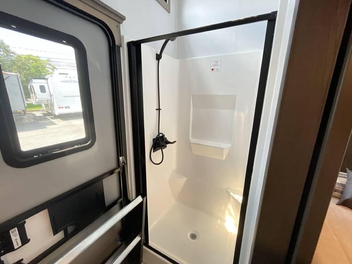 Used 2025 Keystone Montana 3915TB