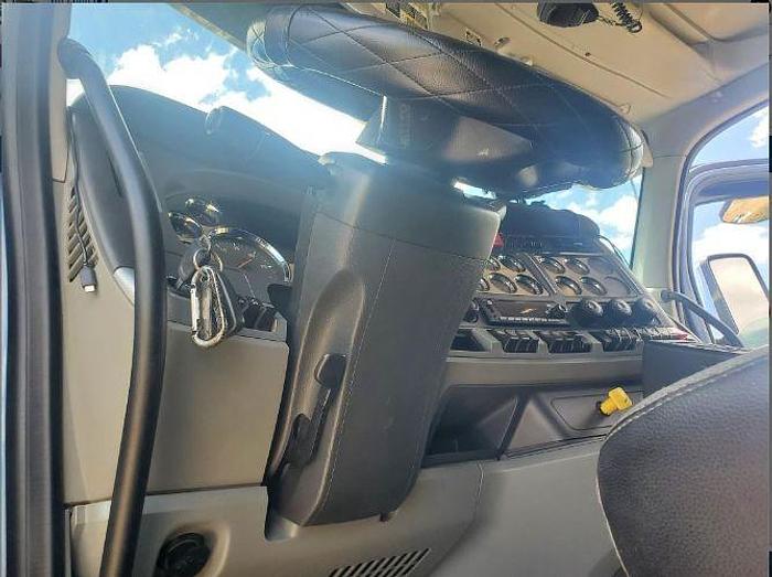 Used 2022 KENWORTH T880 Dump Truck