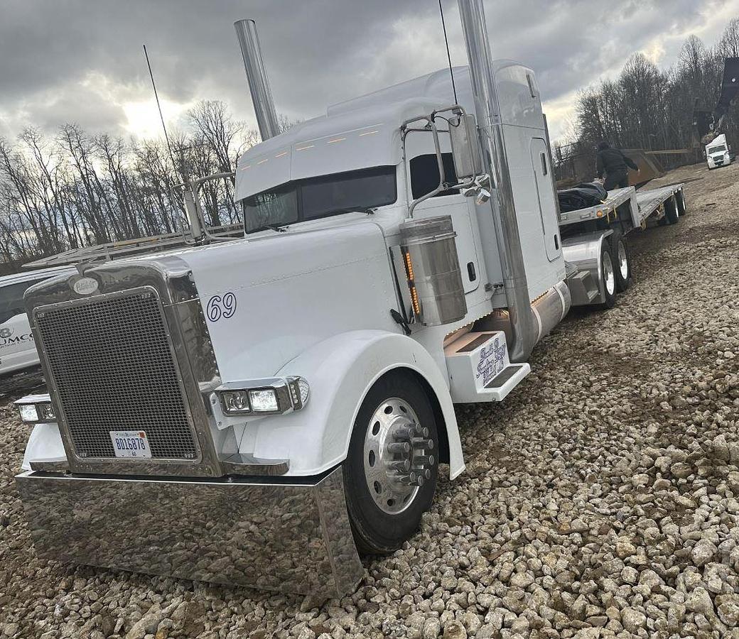 Used 2005 PETERBILT 379EXHD with 2014 Ritenour 53' Step Deck Trailer