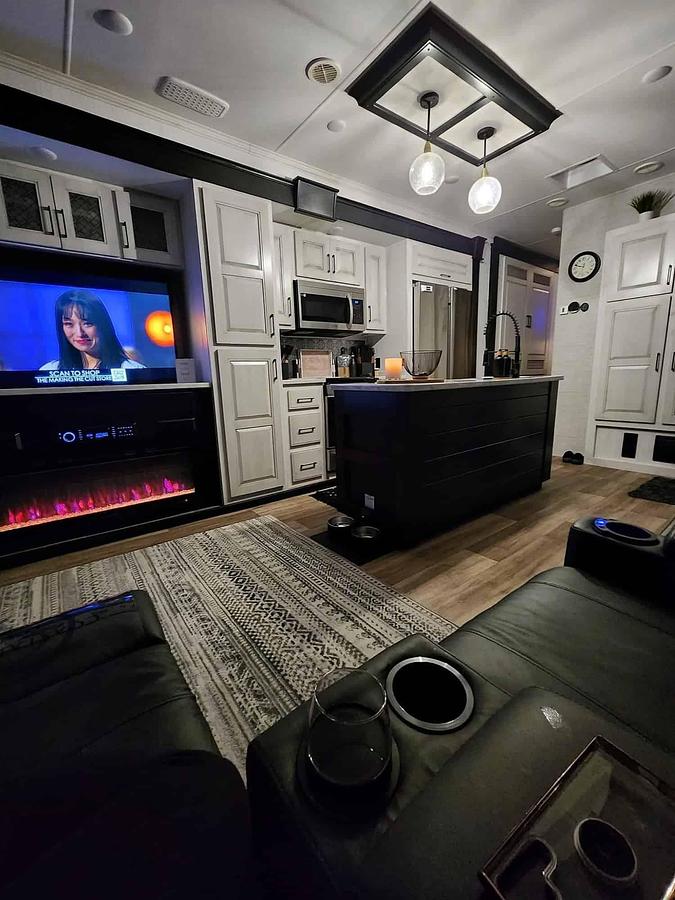 Used 2023 Heartland Big Horn 3700 RL