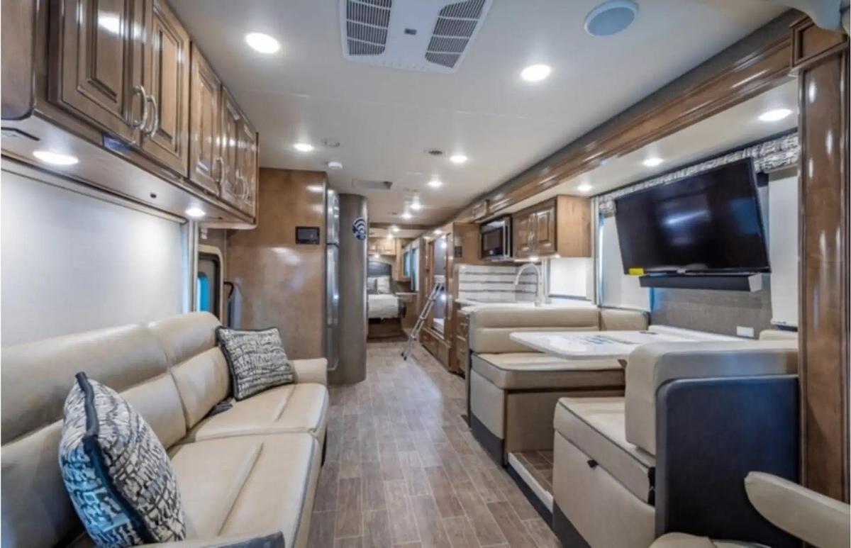 Used 2020 Thor Motor Coach Palazzo 33.5