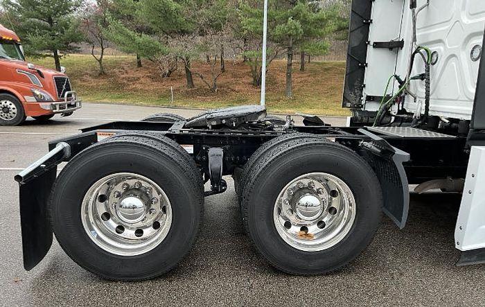 Used 2024 Freightliner CASCADIA 126
