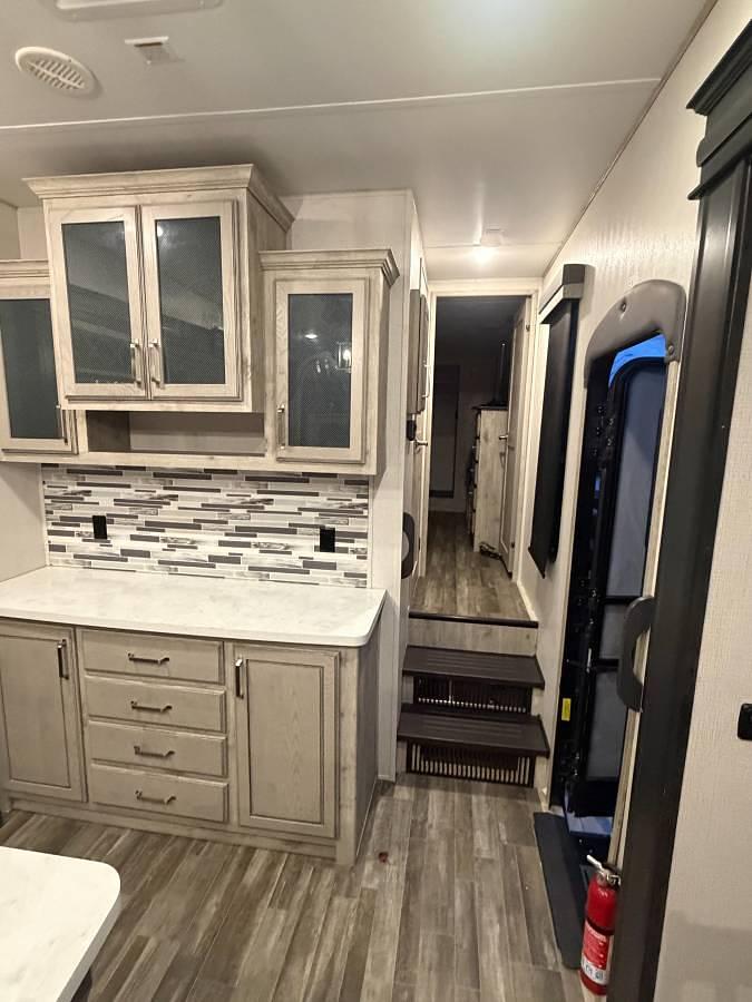 Used 2021 Keystone Avalanche 390DS