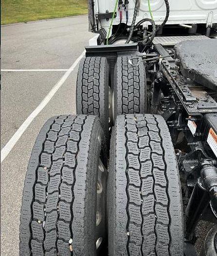 Used 2024 Freightliner CASCADIA 126