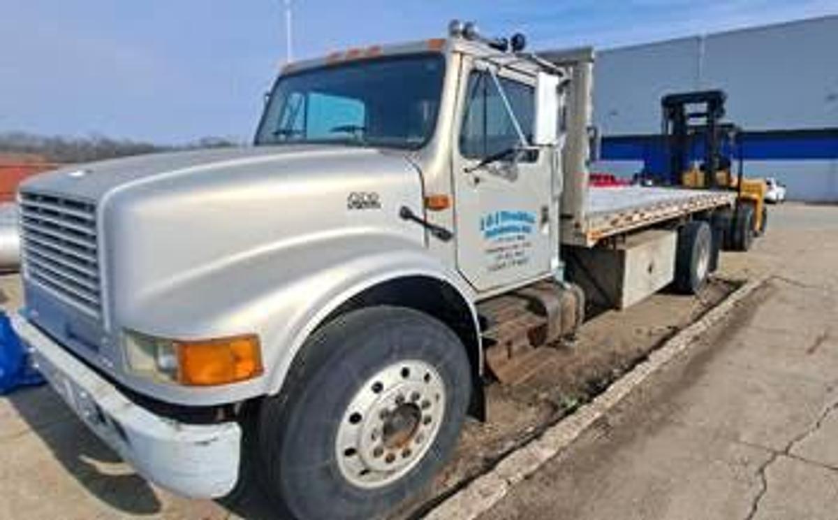 Used 1998 International 4700 Flatbed