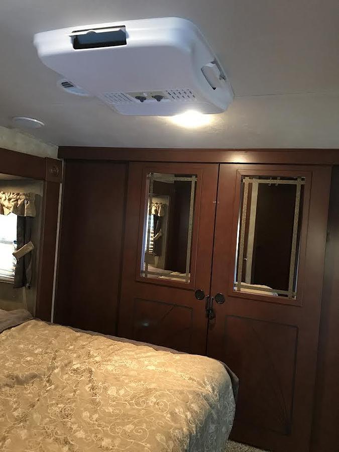 Used 2013 Forest River Sandpiper 315RE Fifth Wheel