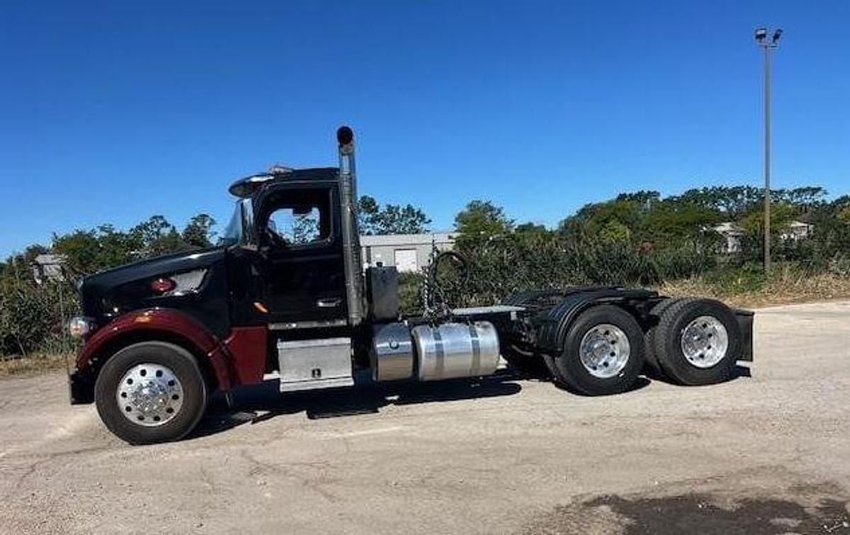 Used 2020 PETERBILT 567 Day Cab
