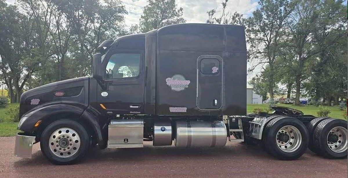 Used 2017 Peterbilt 579 Sleeper Semi Truck