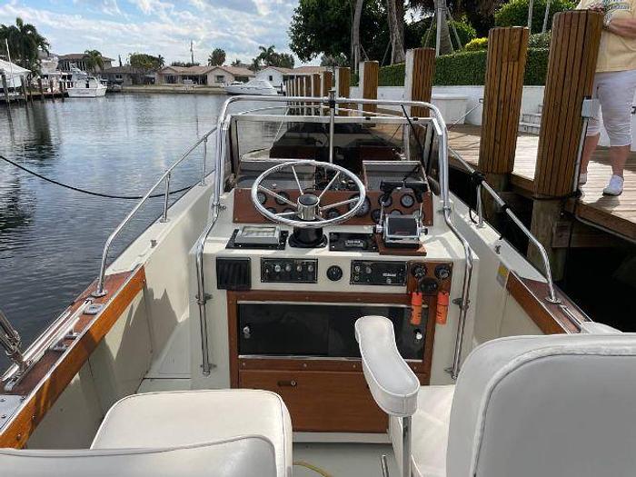 Used 1983 Boston Whaler 22 Outrage