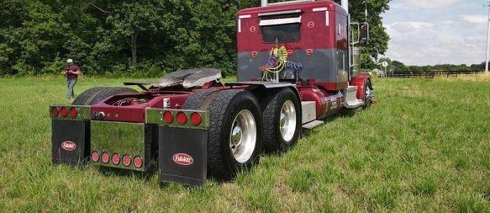 Used 2023 Peterbilt 389