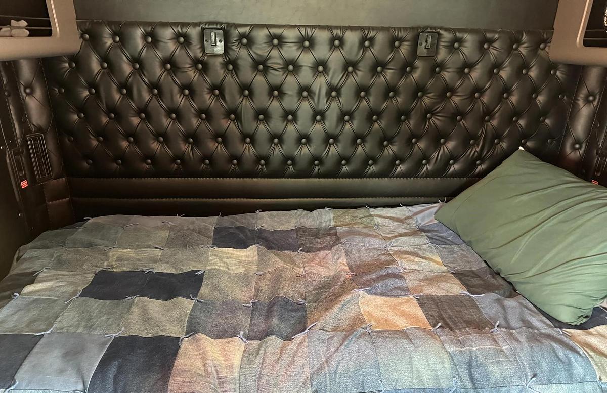 Used 2025 Kenworth W900 Sleeper Semi Truck