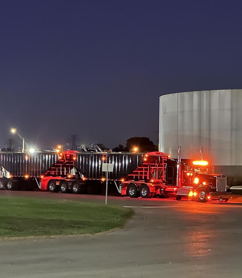 Used 2025 Kenworth W900 Sleeper Semi Truck 565 HP Cummins