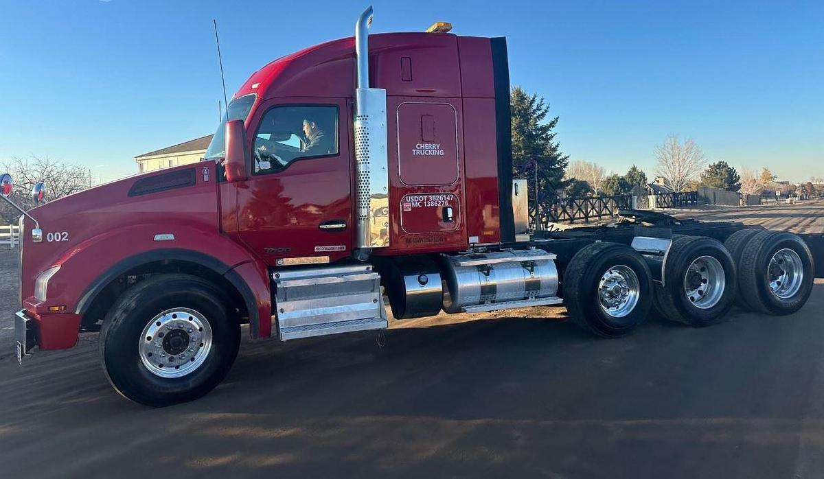 Used 2016 KENWORTH T880