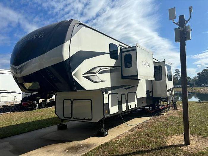 Used 2023 Keystone Alpine 3910RK