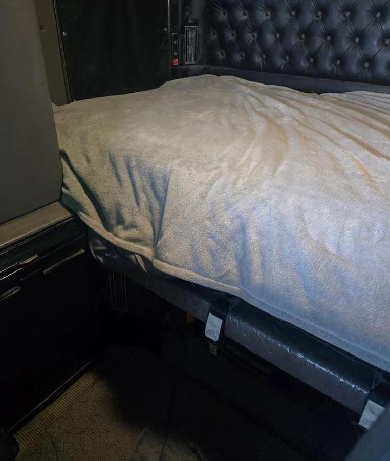 Used 2022 Kenworth W900L