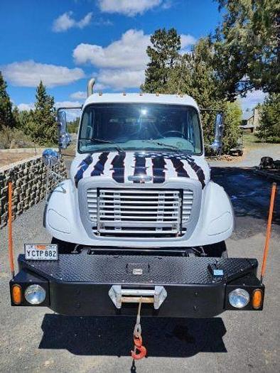 Used 2008 Freightliner BUSINESS CLASS M2 106