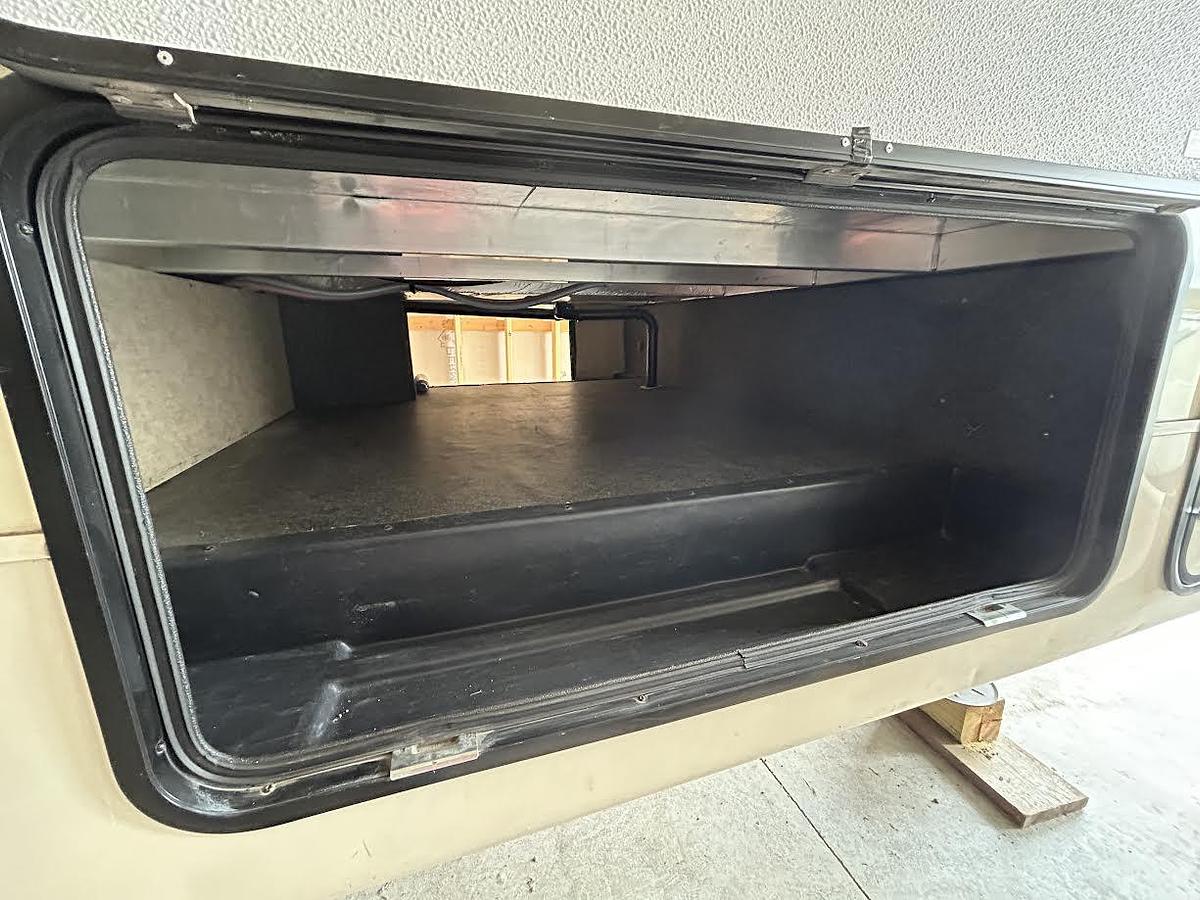 Used 2017 Forest River Wildcat 29RLX Fifth Wheel